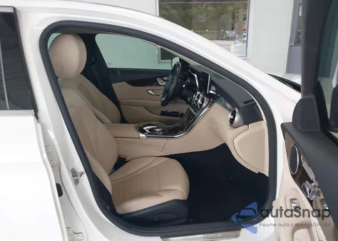 2016 Mercedes-Benz C 300 z USA, uszkodzony, nr VIN WDDWF4JB2GR152079